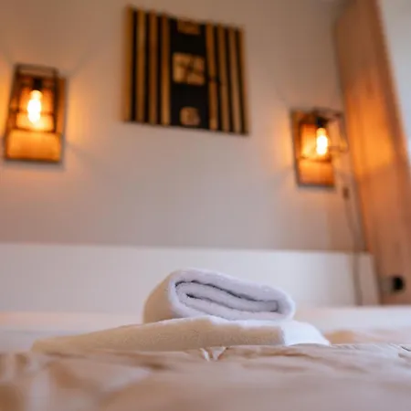 J&d Business In Lage Inklusive Kueche, Waschmaschine, Parkplatz, Tv, Wlan, Netflix