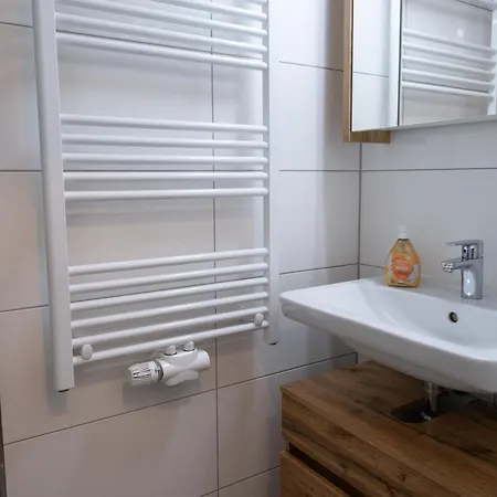 J&d Business In Lage Inklusive Kueche, Waschmaschine, Parkplatz, Tv, Wlan, Netflix Appartamento Bielefeld