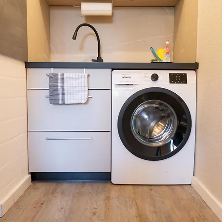 J&d Business In Lage Inklusive Kueche, Waschmaschine, Parkplatz, Tv, Wlan, Netflix * Bielefeld