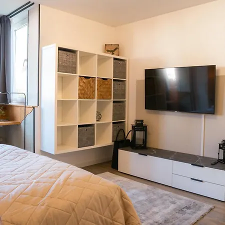 Appartamento J&d Business In Lage Inklusive Kueche, Waschmaschine, Parkplatz, Tv, Wlan, Netflix