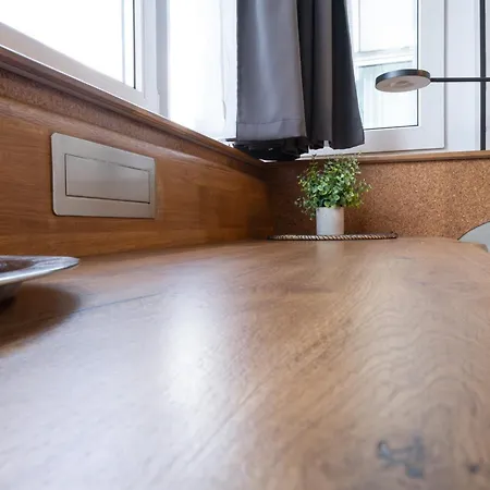 J&d Business In Lage Inklusive Kueche, Waschmaschine, Parkplatz, Tv, Wlan, Netflix Appartamento *