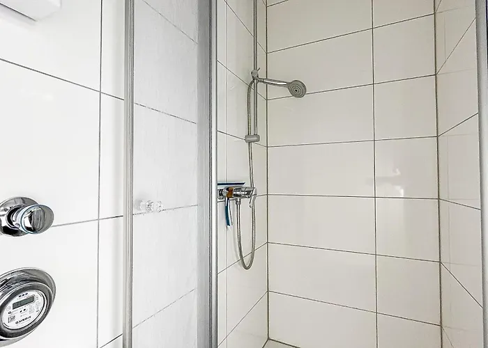 J&d Business In Lage Inklusive Kueche, Waschmaschine, Parkplatz, Tv, Wlan, Netflix *